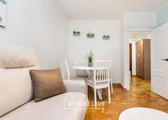 Myhousespain - Comodo Y Tranquilo Piso Con Parking Oviedo